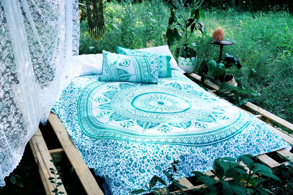 Sea Green White Ombre Medallion Circle Duvet Cover With Set Of 2