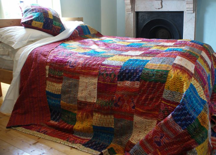 Bohemian Indian Silk Patchwork Kantha Quilt Boho Throw Blanket Bedspread Quilting Bedding Hippie Comforter Queen Handmade Quilts Vintage