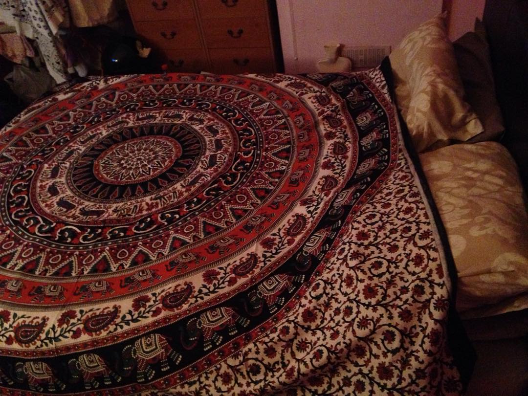 Excuse how the pillow cases don't match but omg💕💕 thank you for this beautiful tapestry #royalfurnish 🌞🌞