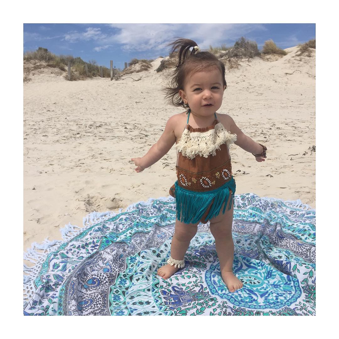 Free spirited babe loving the beach 🌾🐚