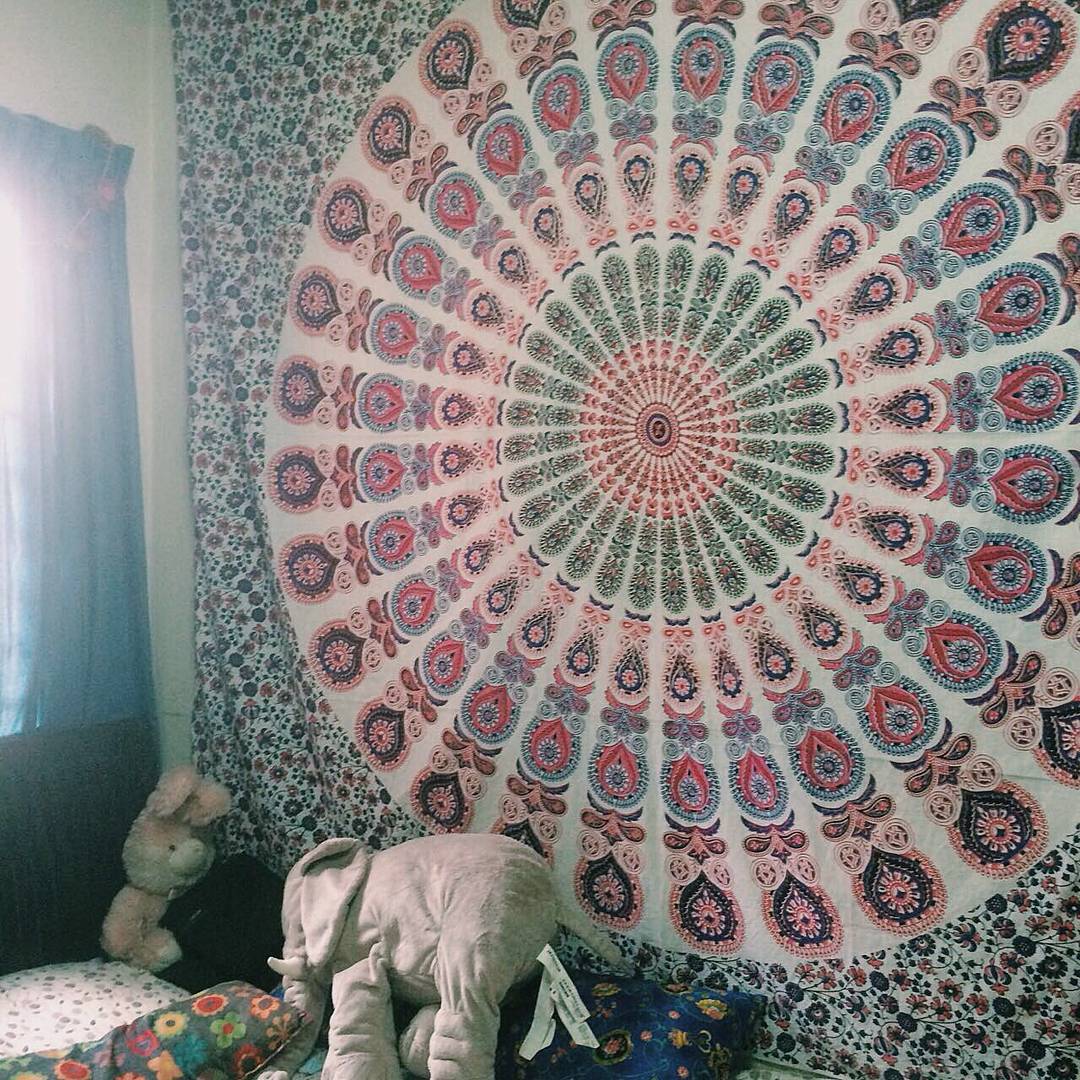 We're loving this creative & cute bedroom decor 💕