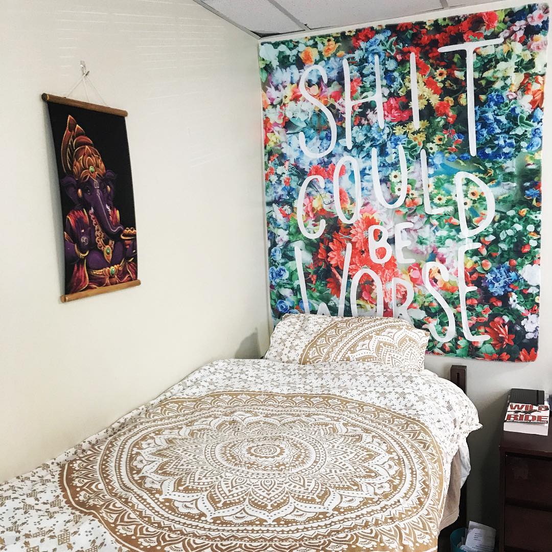 On my way to #dormgoals kinda not really. Still super excited about my new @royalfurnish duvet though😁💕